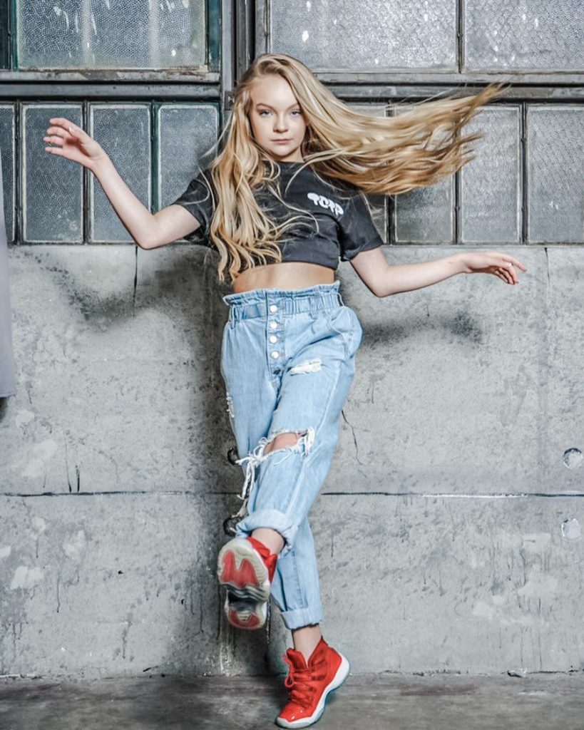 Pressley Hosbach Bio| Age, Dance, Merch New Net Worth 2021