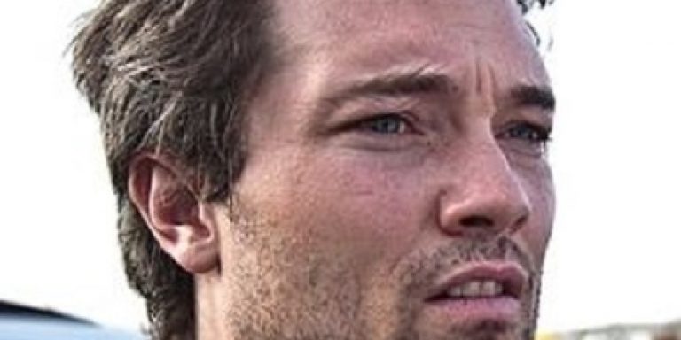 Betty Gilpin Husband Cosmo Pfeil Age,Movies, New Worth 2021